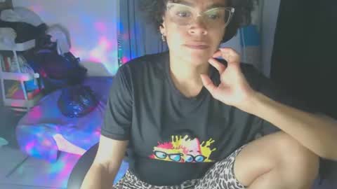 Snapshot of shayna_cute chatting on February 15, 5:41 am Shayna online show from February 15, 5:41 am