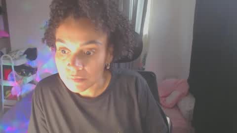 Snapshot of shayna_cute chatting on February 21, 8:27 pm Shayna online show from February 21, 8:27 pm