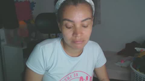 Snapshot of shayna_cute chatting on September 15, 2:44 am Shayna online show from September 15, 2:44 am