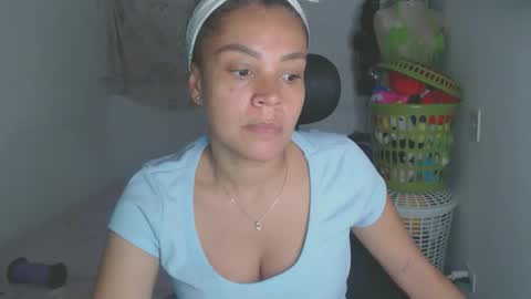 Shayna online show from May 18, 12:51 am