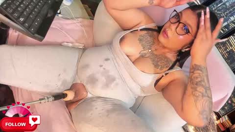 INDEPENDENT MODEL  ITS JUST YOU  ME online show from March 8, 8:22 am