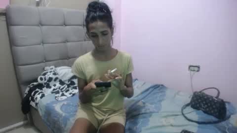 Snapshot of shayra33x chatting on October 8, 1:47 am shayra33x online show from October 8, 1:47 am