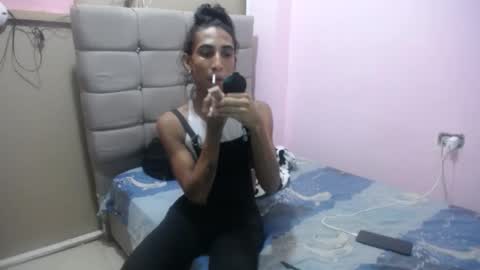 Snapshot of shayra33x chatting on October 10, 12:42 am shayra33x online show from October 10, 12:42 am