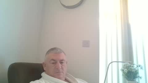 Snapshot of she52 chatting on December 2, 8:19 am she52 online show from December 2, 8:19 am