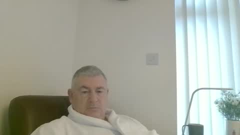 Snapshot of she52 chatting on December 7, 8:44 am she52 online show from December 7, 8:44 am