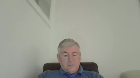 Snapshot of she52 chatting on December 1, 8:52 am she52 online show from December 1, 8:52 am