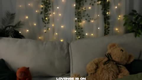 Anika online show from October 8, 1:09 pm