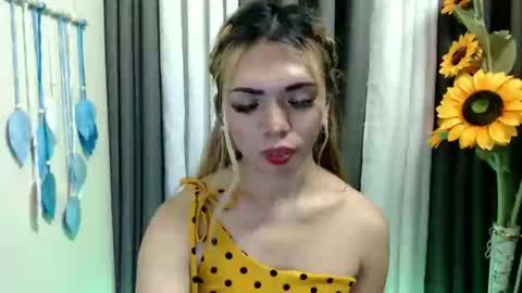 Snapshot of shea_andrea chatting on March 15, 8:04 pm shea_andrea online show from March 15, 8:04 pm