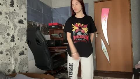 Snapshot of shebaaulder chatting on March 27, 8:26 am Emma online show from March 27, 8:26 am