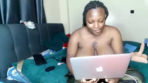 shee13 online show from December 22, 2:19 am