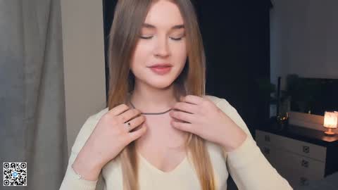 Snapshot of sheenaeast chatting on December 24, 7:28 am Violet online show from December 24, 7:28 am