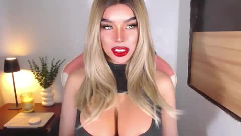 sheenafrost online show from April 4, 6:49 pm