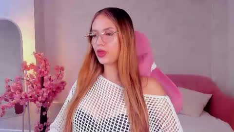 Snapshot of shei1a_shy chatting on June 27, 9:14 am Amely online show from June 27, 9:14 am