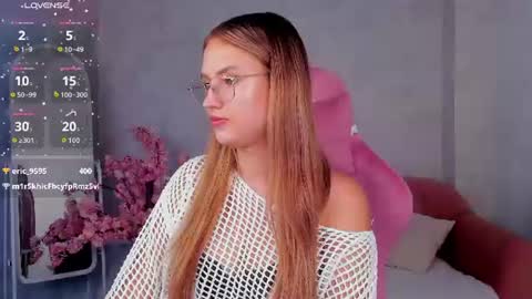 Snapshot of shei1a_shy chatting on June 27, 12:22 pm Amely online show from June 27, 12:22 pm