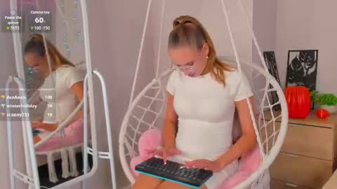 Snapshot of shei1a_shy chatting on July 28, 12:59 pm Amely online show from July 28, 12:59 pm