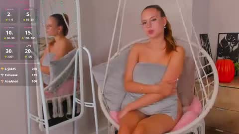 Snapshot of shei1a_shy chatting on July 28, 3:21 pm Amely online show from July 28, 3:21 pm