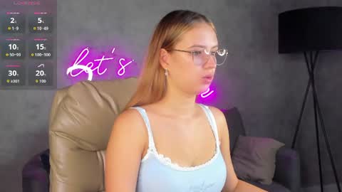 Snapshot of shei1a_shy chatting on July 29, 9:40 am Amely online show from July 29, 9:40 am