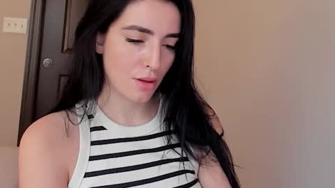 Snapshot of sheisallthat chatting on November 19, 9:37 pm sheisallthat online show from November 19, 9:37 pm