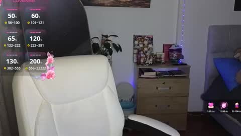 Snapshot of shekina_l chatting on December 15, 10:19 am lau online show from December 15, 10:19 am