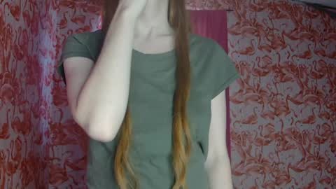 Snapshot of shelikessoymilk chatting on June 6, 10:25 pm Erika online show from June 6, 10:25 pm