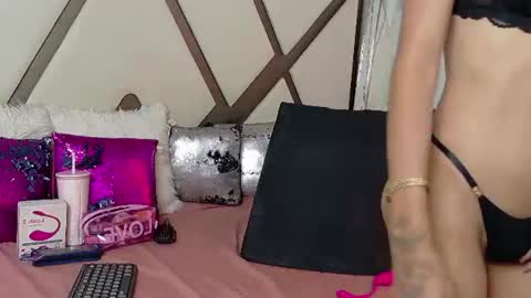 Snapshot of shellbydior chatting on July 28, 9:14 pm shellbydior online show from July 28, 9:14 pm