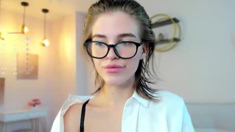 Snapshot of shelleyharn chatting on September 11, 1:49 am Alex online show from September 11, 1:49 am