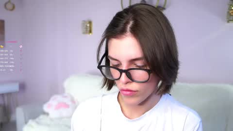 Snapshot of shelleyharn chatting on October 2, 1:45 am Alex online show from October 2, 1:45 am