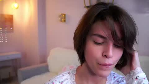 Snapshot of shelleyharn chatting on October 4, 1:25 am Alex online show from October 4, 1:25 am