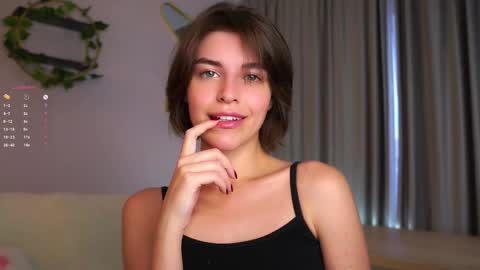 Snapshot of shelleyharn chatting on October 13, 1:27 am Alex online show from October 13, 1:27 am