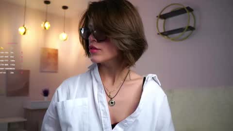 Snapshot of shelleyharn chatting on October 30, 1:07 am Alex online show from October 30, 1:07 am