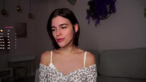 Snapshot of shelleyharn chatting on December 18, 1:11 am Alex online show from December 18, 1:11 am