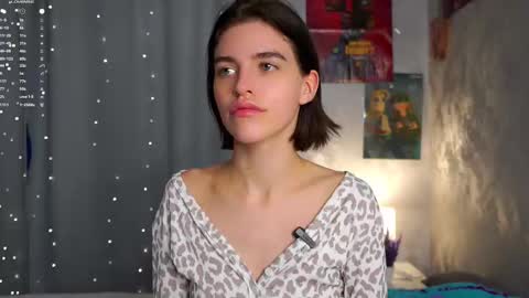 Snapshot of shelleyharn chatting on January 18, 1:42 am Alex online show from January 18, 1:42 am