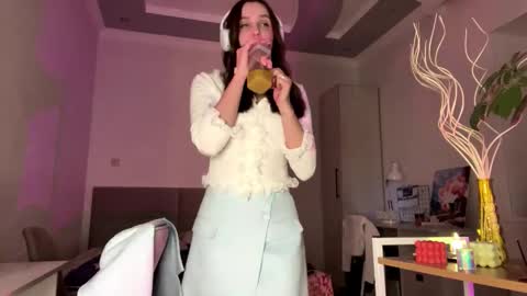 Elsa online show from December 3, 7:34 pm