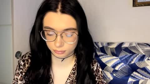 Snapshot of shellierosenau chatting on April 9, 3:17 pm Alice online show from April 9, 3:17 pm