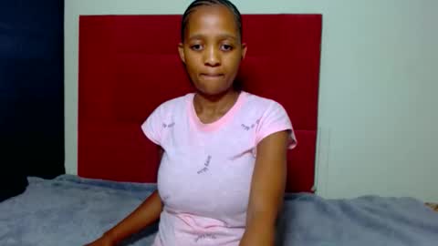 Shelly Marianne online show from February 15, 8:05 pm