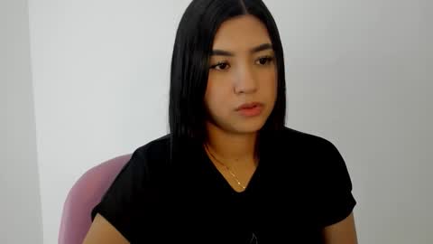 Snapshot of shelly_rohades chatting on November 5, 4:23 am online show from November 5, 4:23 am