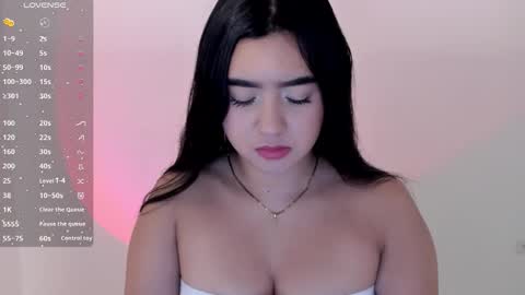 Snapshot of shelly_rohades chatting on December 4, 2:43 am online show from December 4, 2:43 am