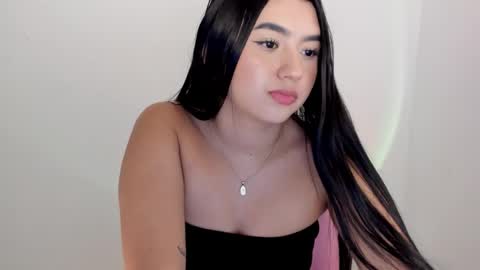 Snapshot of shelly_rohades chatting on December 14, 4:51 am online show from December 14, 4:51 am