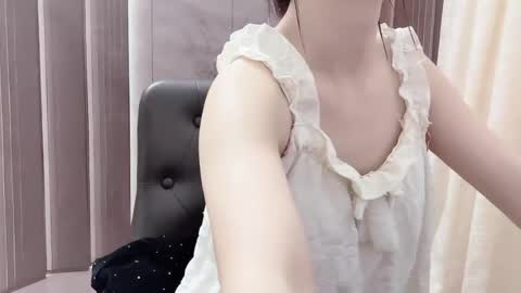 Snapshot of shellysan chatting on April 3, 1:25 am Shelly online show from April 3, 1:25 am