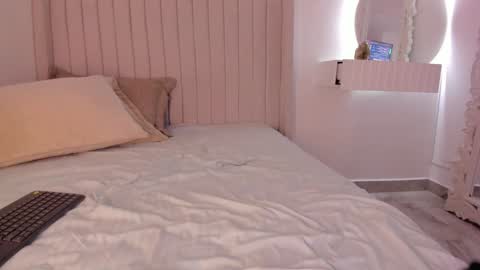 shelynna_azzul online show from January 2, 11:27 pm