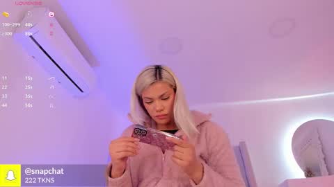 shelynna_azzul online show from October 4, 8:18 pm