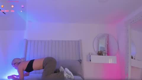 shelynna_azzul online show from May 22, 12:00 pm