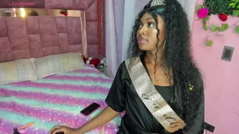 shenielxxx online show from June 7, 7:01 am