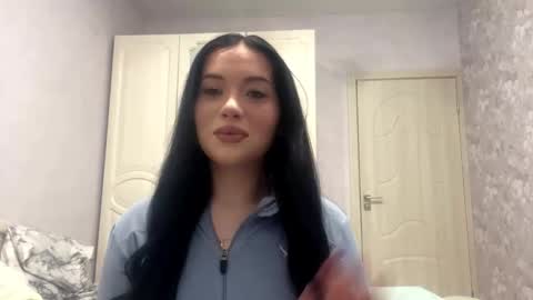 Snapshot of sherikavanleeuwen chatting on March 16, 3:38 pm Mia meow meow online show from March 16, 3:38 pm