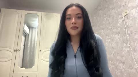 Snapshot of sherikavanleeuwen chatting on March 17, 4:32 pm Mia meow meow online show from March 17, 4:32 pm