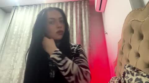 Snapshot of sherikavanleeuwen chatting on March 19, 5:50 pm Mia meow meow online show from March 19, 5:50 pm