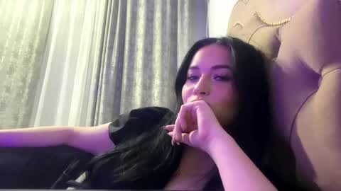 Snapshot of sherikavanleeuwen chatting on March 23, 4:55 pm Mia meow meow online show from March 23, 4:55 pm