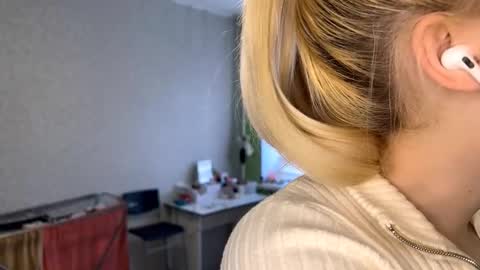 Snapshot of sherleychamblin chatting on March 11, 1:39 pm sherleychamblin online show from March 11, 1:39 pm