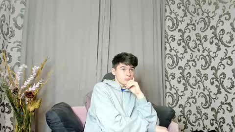 Max online show from October 4, 6:39 pm