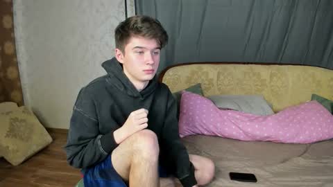 Max online show from October 15, 6:52 pm